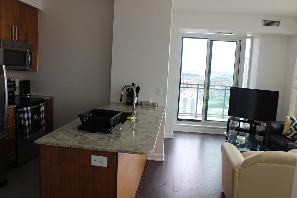 Elite Suites Миссиссага Экстерьер фото